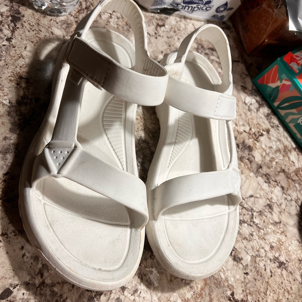 Woman Teva Sandal size 10